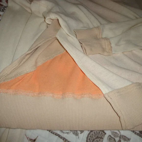 NWOT fp movement Boxy Cropped Top XS Raglan Long Sleeves Geo Design Natural Mult - Picture 7 of 13